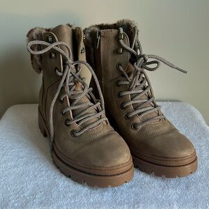 Universal Thread - Women’s Fur Lined Tan Utility Boots - 8.5
